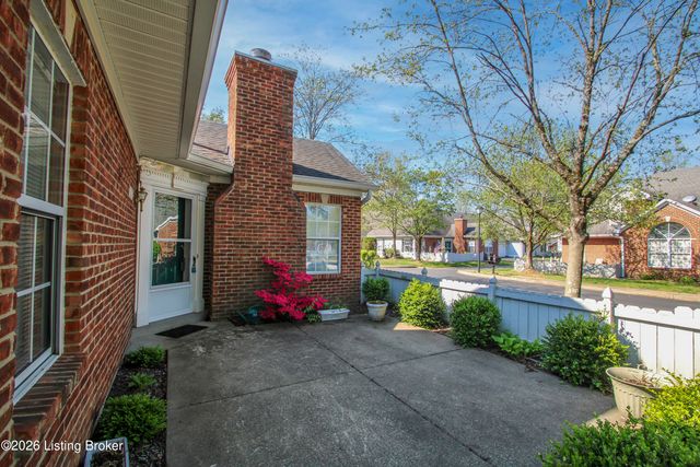 3827 Greenhurst Dr, Louisville, KY 40299