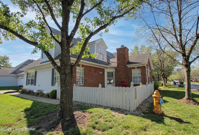 3827 Greenhurst Dr, Louisville, KY 40299