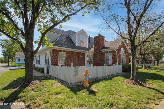3827 Greenhurst Dr, Louisville, KY 40299