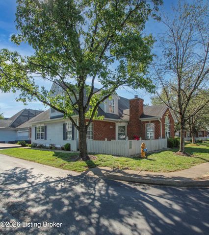 3827 Greenhurst Dr, Louisville, KY 40299