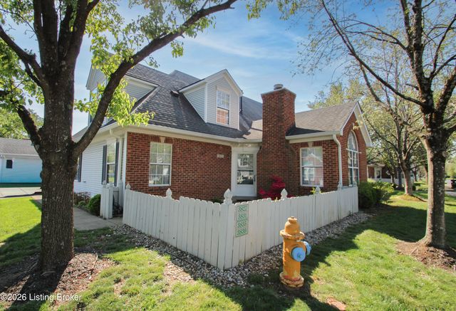 3827 Greenhurst Dr, Louisville, KY 40299
