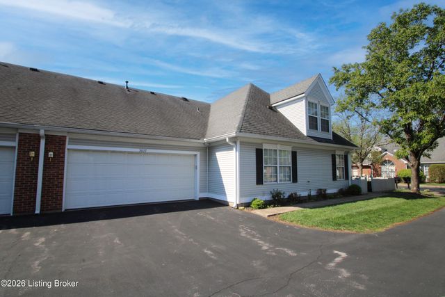 3827 Greenhurst Dr, Louisville, KY 40299
