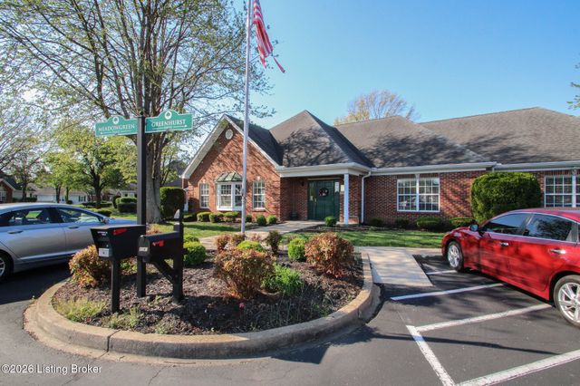 3827 Greenhurst Dr, Louisville, KY 40299