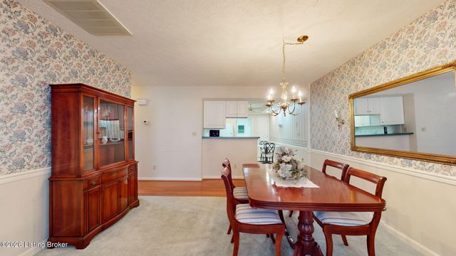 3827 Greenhurst Dr, Louisville, KY 40299