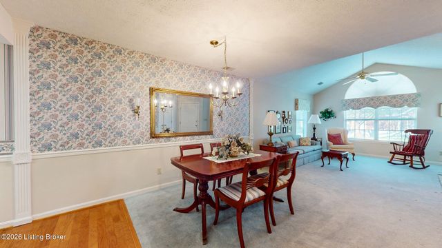 3827 Greenhurst Dr, Louisville, KY 40299