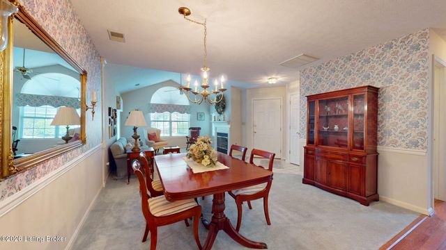 3827 Greenhurst Dr, Louisville, KY 40299