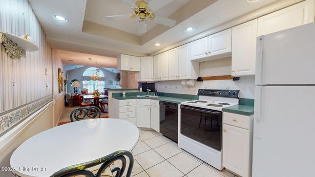 3827 Greenhurst Dr, Louisville, KY 40299