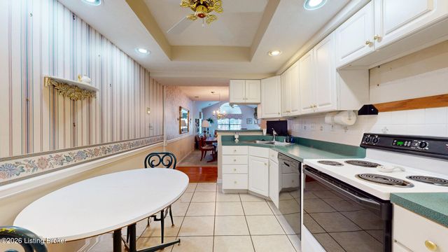 3827 Greenhurst Dr, Louisville, KY 40299