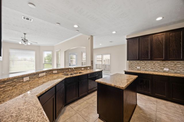 1818 Luminous Waters Lane, Rosharon, TX 77583