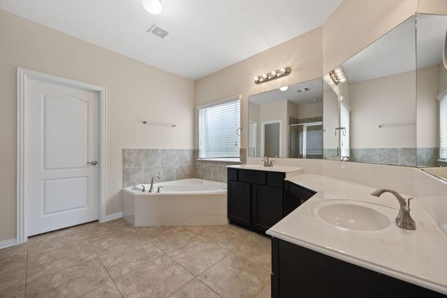 1818 Luminous Waters Lane, Rosharon, TX 77583