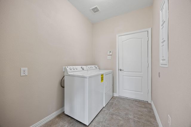 1818 Luminous Waters Lane, Rosharon, TX 77583
