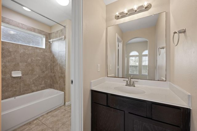 1818 Luminous Waters Lane, Rosharon, TX 77583