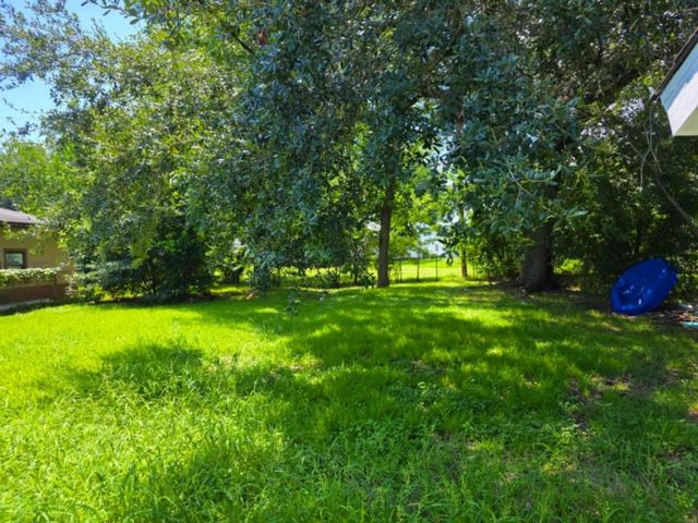 3125 South Drive, Groves, TX 77619