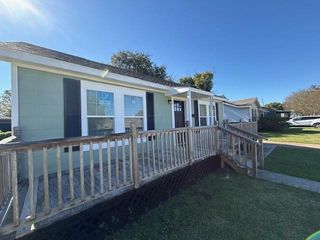 3125 South Drive, Groves, TX 77619