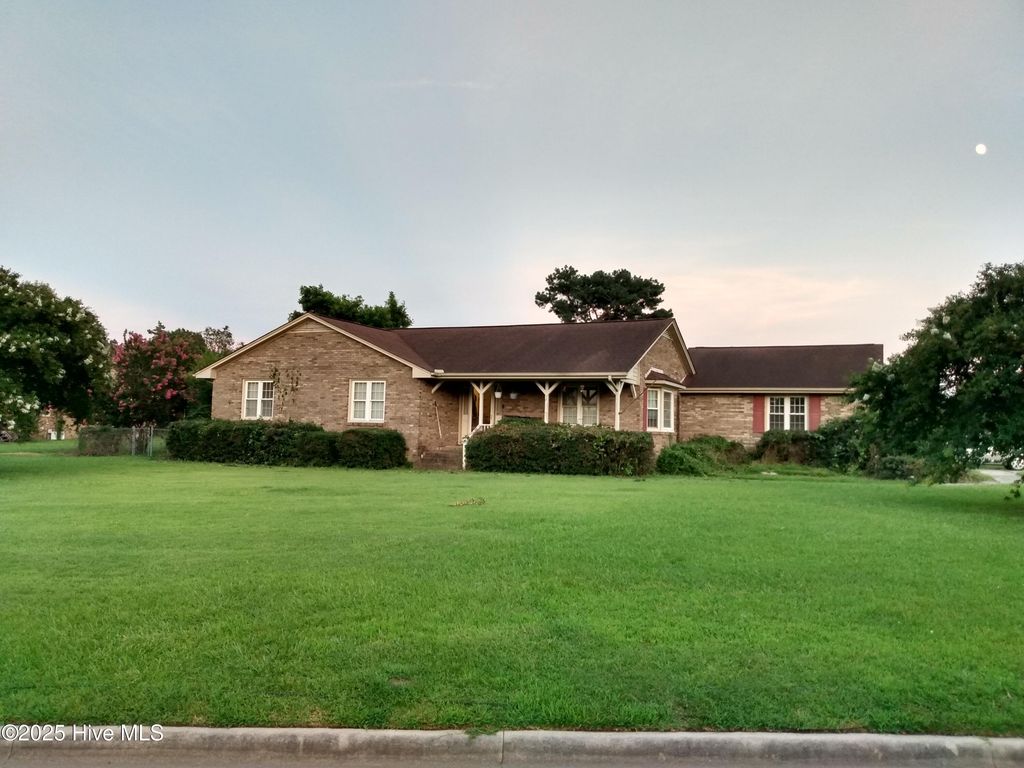 3809 Robin Road, Ayden, NC 28513