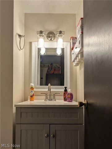 17500 Independence Court 4B, Brook Park, OH 44142