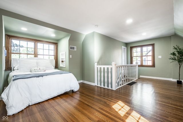 5454 N Illinois Street, Indianapolis, IN 46208