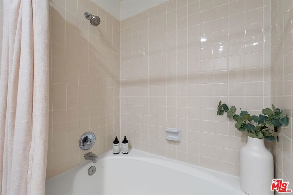 Image 32 of property listing at 484 E California Boulevard 36, Pasadena, CA 91106