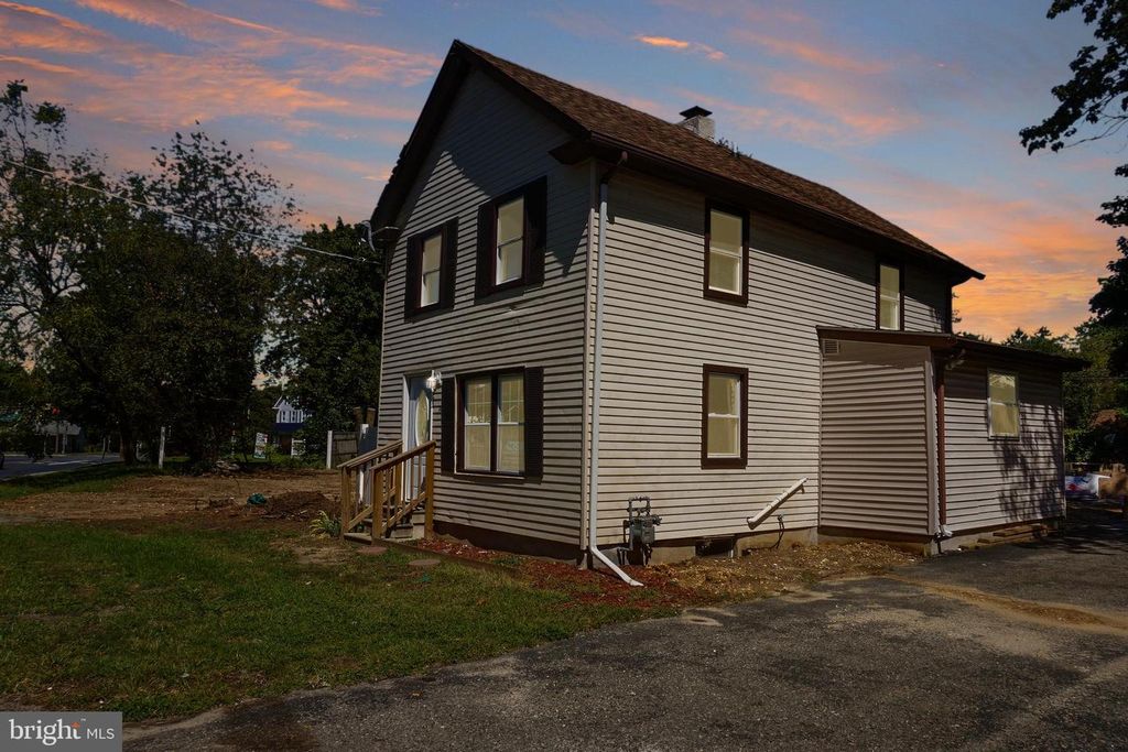 1824 N TUCKAHOE RD, Williamstown, NJ 08094