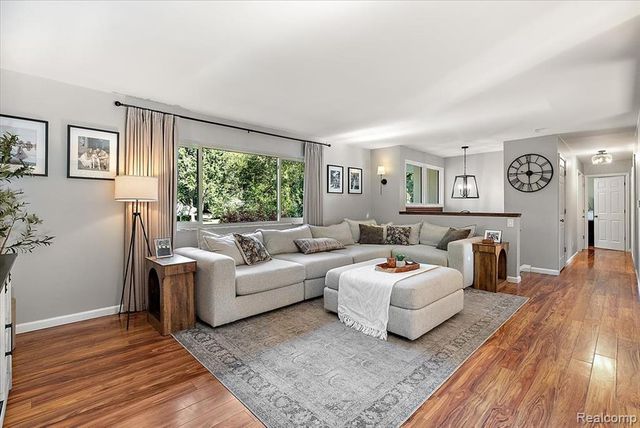 6023 Paramus, Clarkston, MI 48346