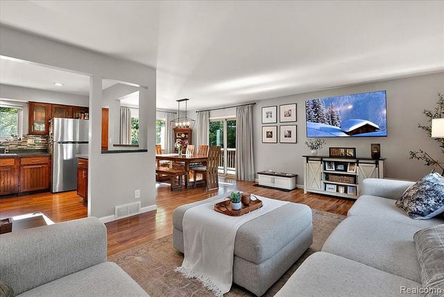 6023 Paramus, Clarkston, MI 48346