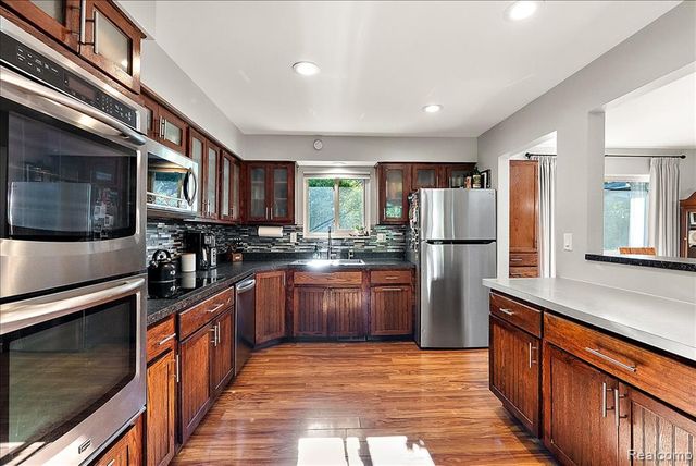 6023 Paramus, Clarkston, MI 48346