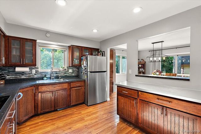 6023 Paramus, Clarkston, MI 48346