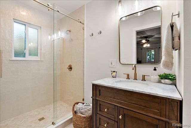 6023 Paramus, Clarkston, MI 48346
