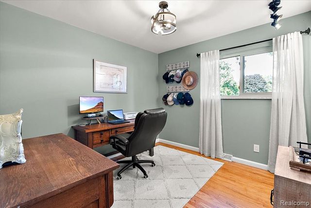 6023 Paramus, Clarkston, MI 48346