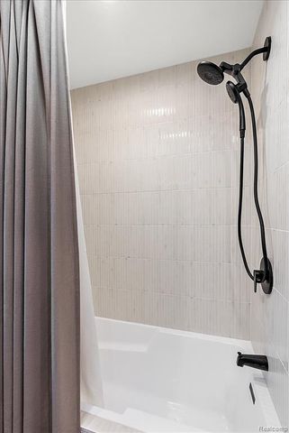 6023 Paramus, Clarkston, MI 48346