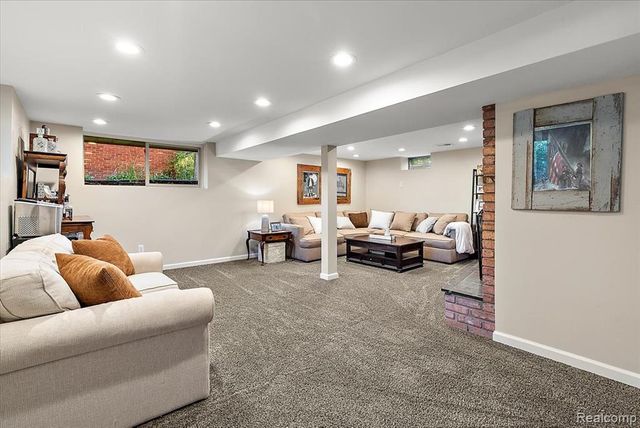 6023 Paramus, Clarkston, MI 48346