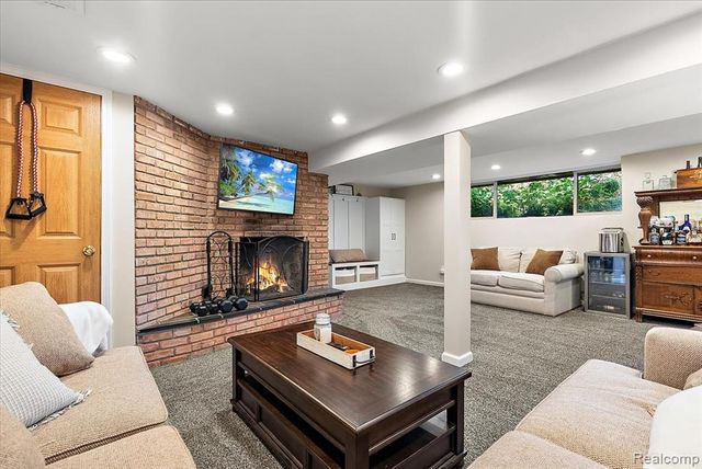 6023 Paramus, Clarkston, MI 48346