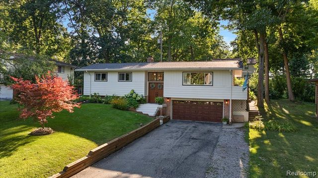 6023 Paramus, Clarkston, MI 48346