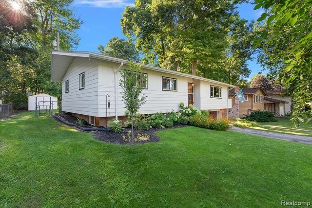 6023 Paramus, Clarkston, MI 48346
