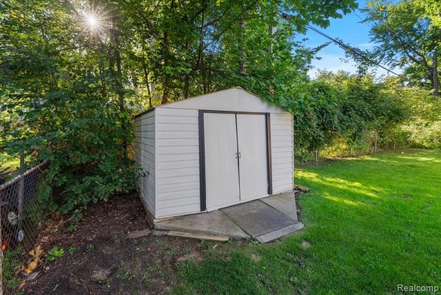 6023 Paramus, Clarkston, MI 48346