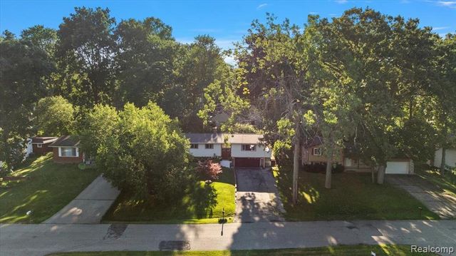 6023 Paramus, Clarkston, MI 48346