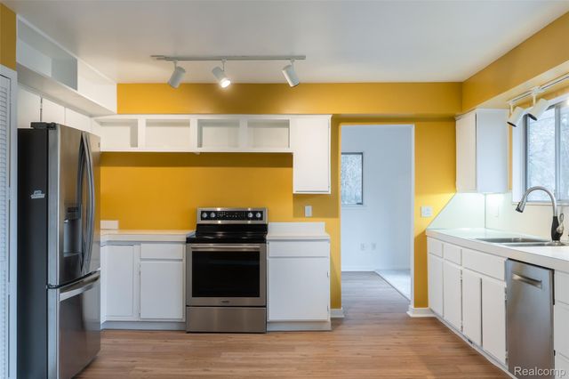 30540 N Greenbriar Road, Franklin Village, MI 48025