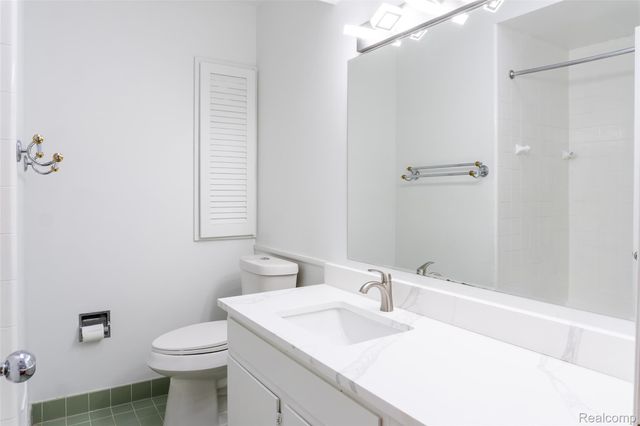 30540 N Greenbriar Road, Franklin Village, MI 48025