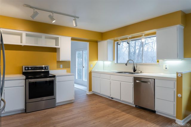 30540 N Greenbriar Road, Franklin Village, MI 48025