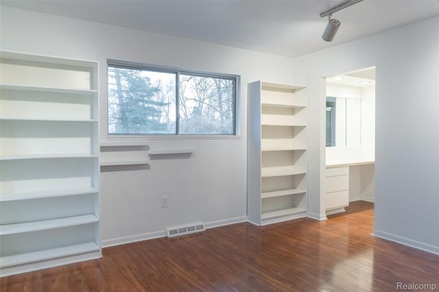 30540 N Greenbriar Road, Franklin Village, MI 48025