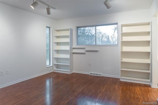 30540 N Greenbriar Road, Franklin Village, MI 48025