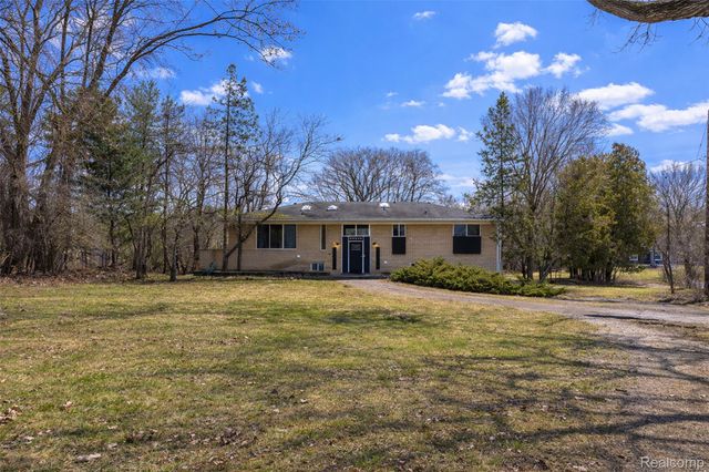 30540 N Greenbriar Road, Franklin Village, MI 48025