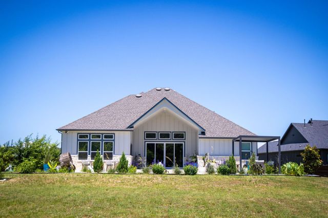 132 McNaughton DR, Liberty Hill, TX 78642