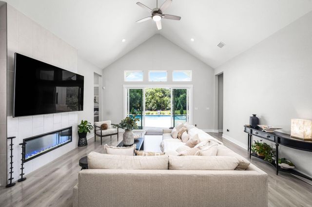 132 McNaughton DR, Liberty Hill, TX 78642