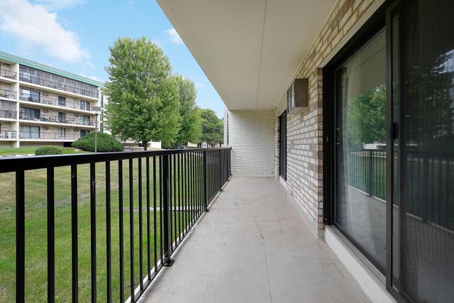 10411 Cedar Lake Road 208, Minnetonka, MN 55305