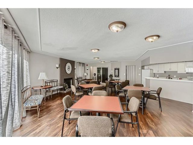 10411 Cedar Lake Road 208, Minnetonka, MN 55305