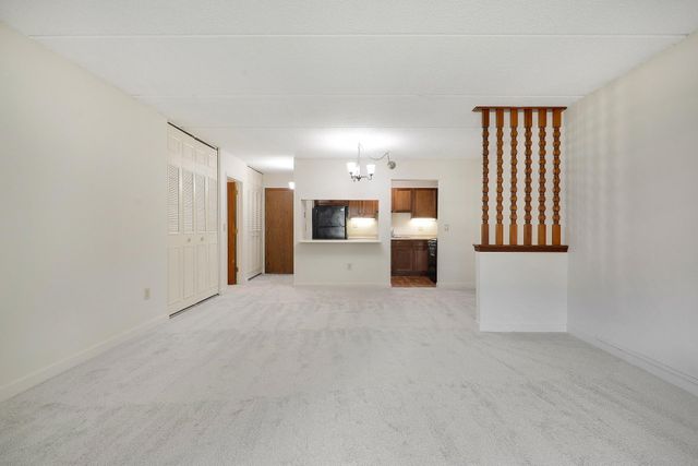 10411 Cedar Lake Road 208, Minnetonka, MN 55305