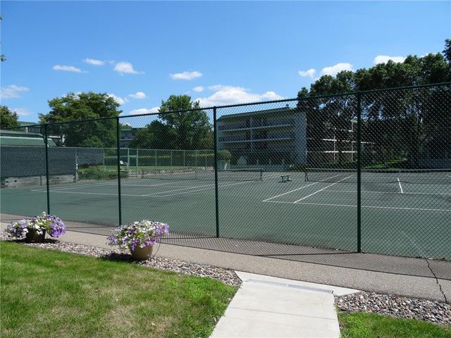 10411 Cedar Lake Road 208, Minnetonka, MN 55305