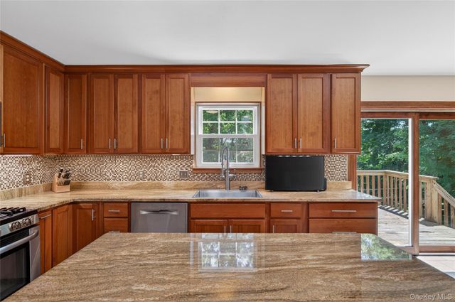22 Hampton Place, Cornwall, NY 12518