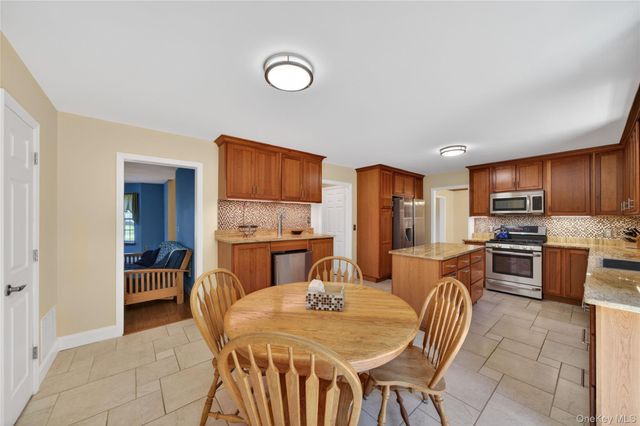 22 Hampton Place, Cornwall, NY 12518